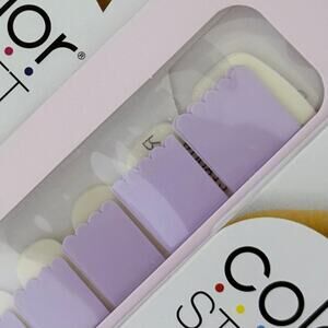 New Color Street “Read My Tulips” Lavender Scalloped French Manicure Nail Strips